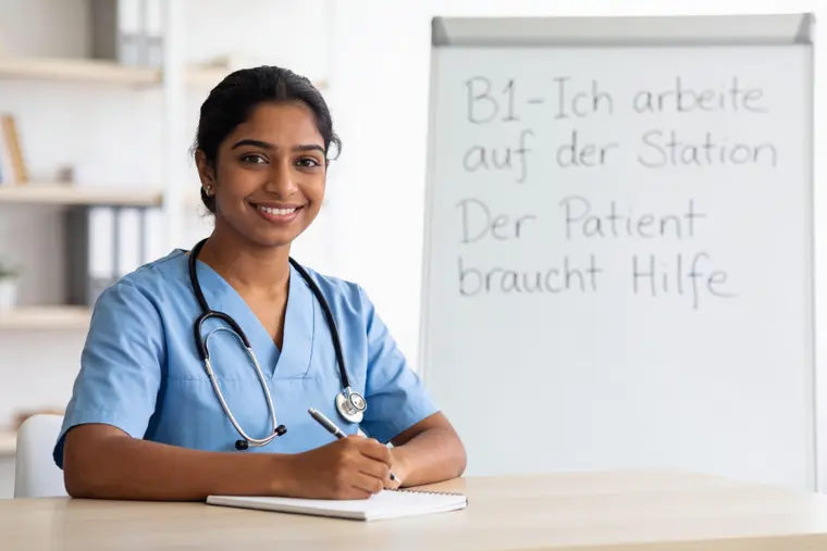 B1 intermediate German, nurse taking notes by a whiteboard